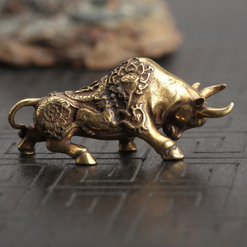 Home Office Freelancer - Statua di tore fortunato in ottone